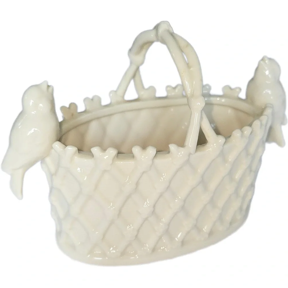 ND Exclusive Cream Ceramic Lattice Basket with Birds Decorative Figurine